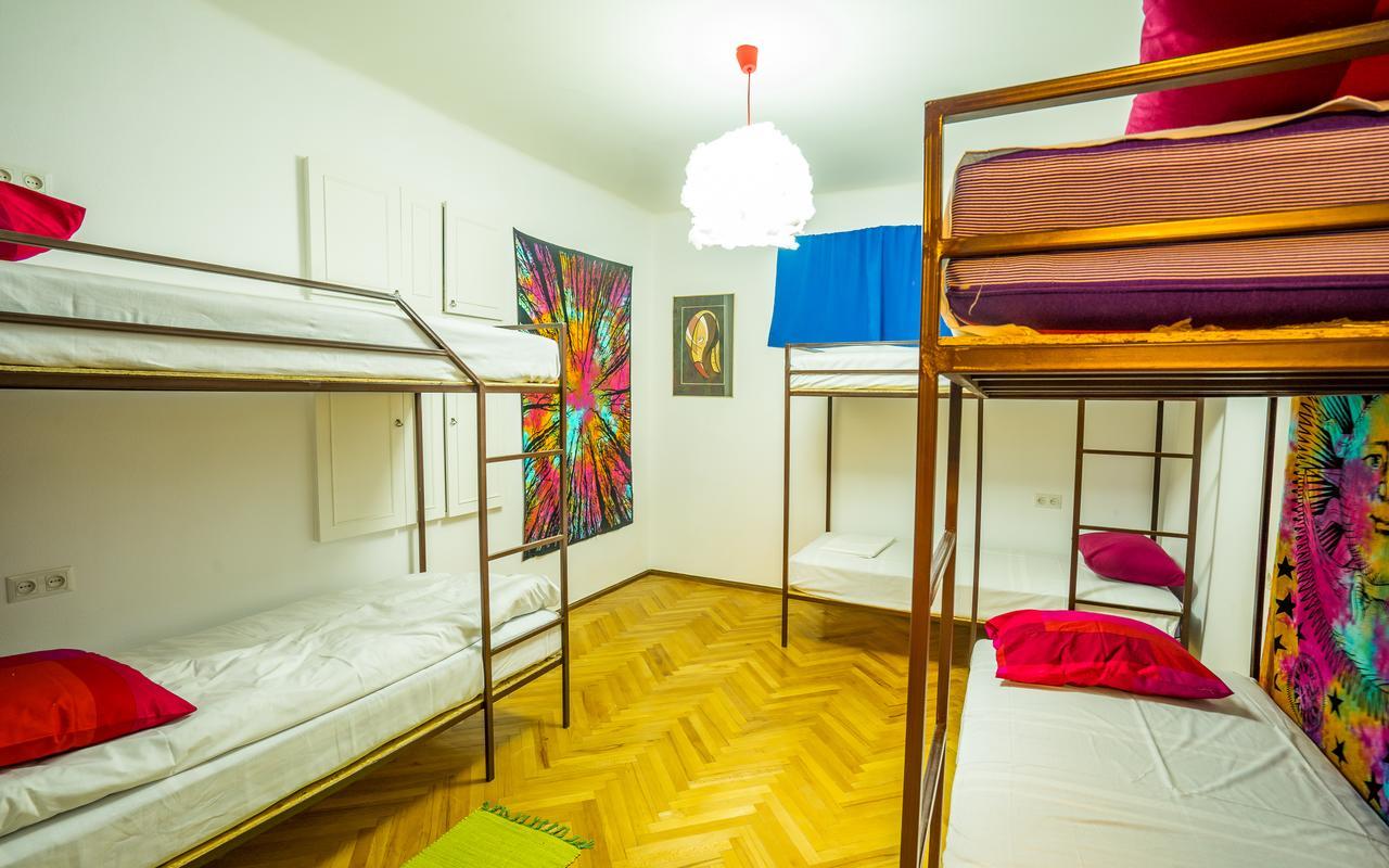 Zgarbi Hostel Тбілісі Екстер'єр фото