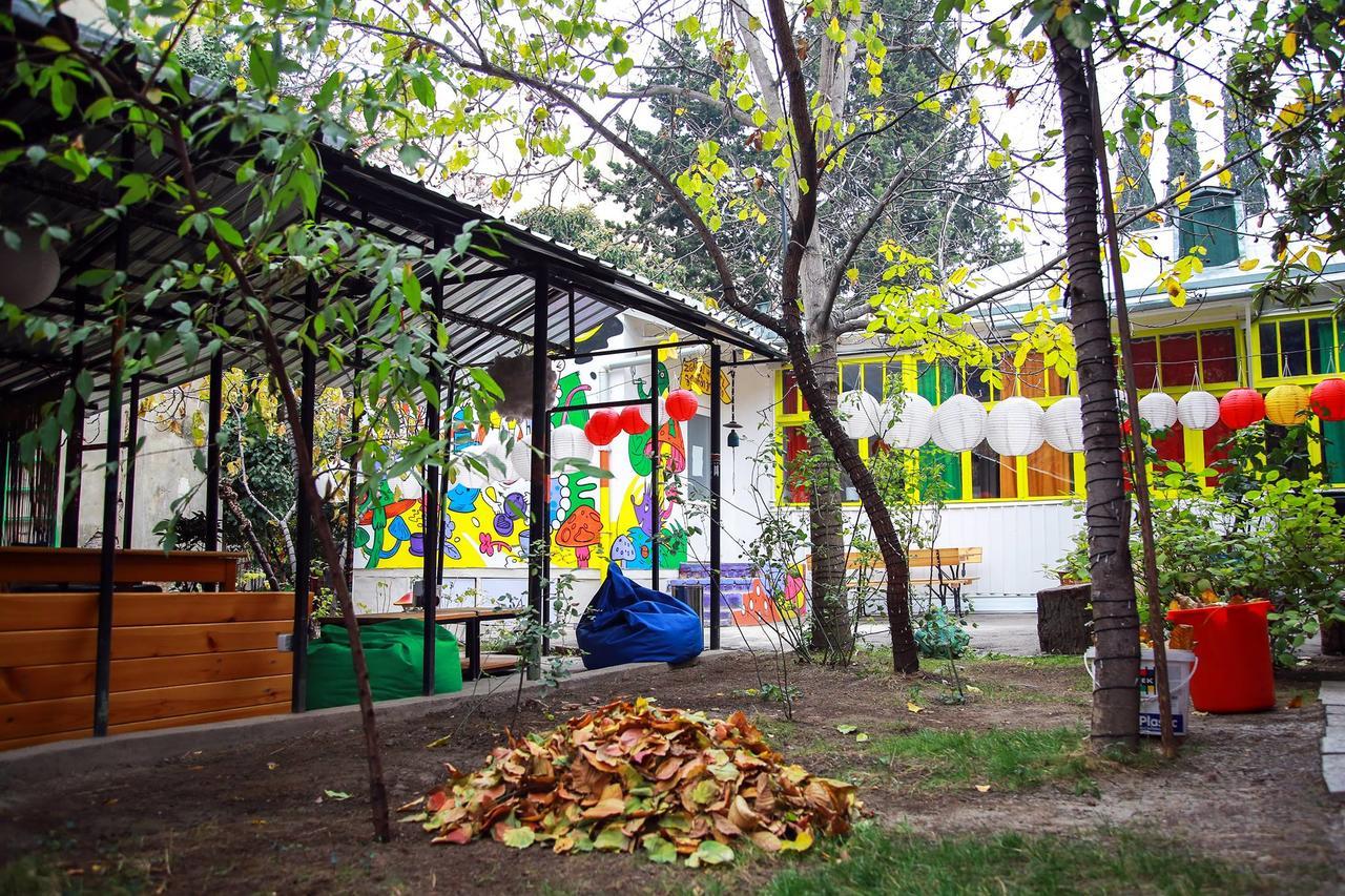 Zgarbi Hostel Тбілісі Екстер'єр фото