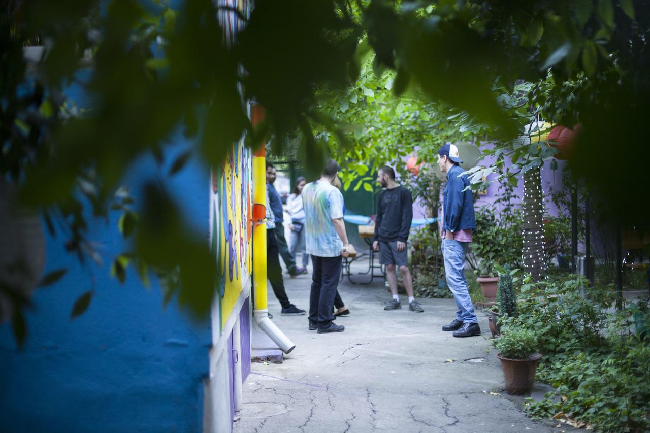 Zgarbi Hostel Тбілісі Екстер'єр фото