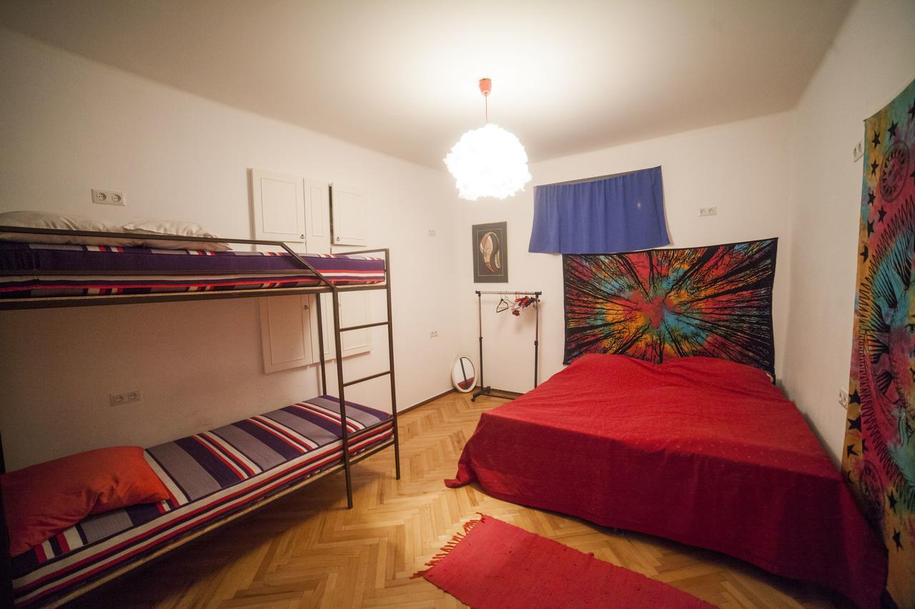 Zgarbi Hostel Тбілісі Екстер'єр фото